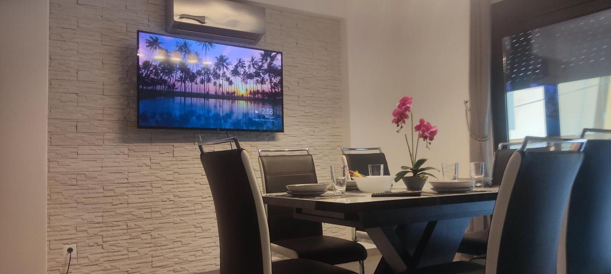 Fabilicious Suites - 2 Apartments- Romantic Jacuzzi & Spacious Family Comfort Athena Bagian luar foto
